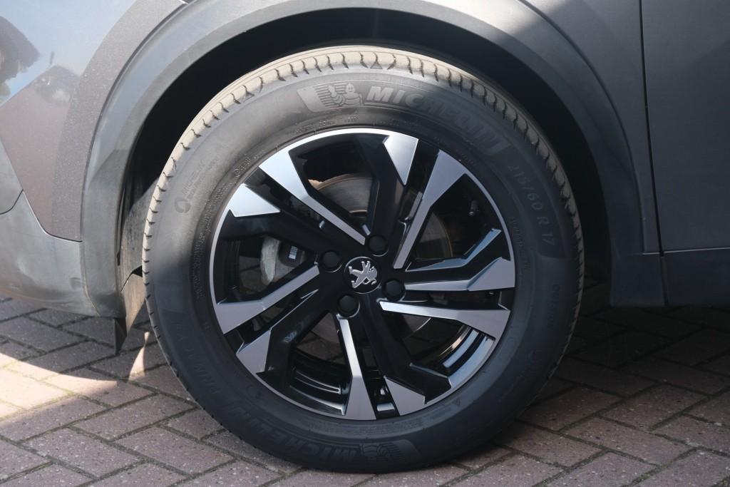 Peugeot 2008 1.2 PureTech 130pk Allure | Navi | App Connect | Climate | Cruise | Camera | Keyless | Trekhaak afbeelding 28
