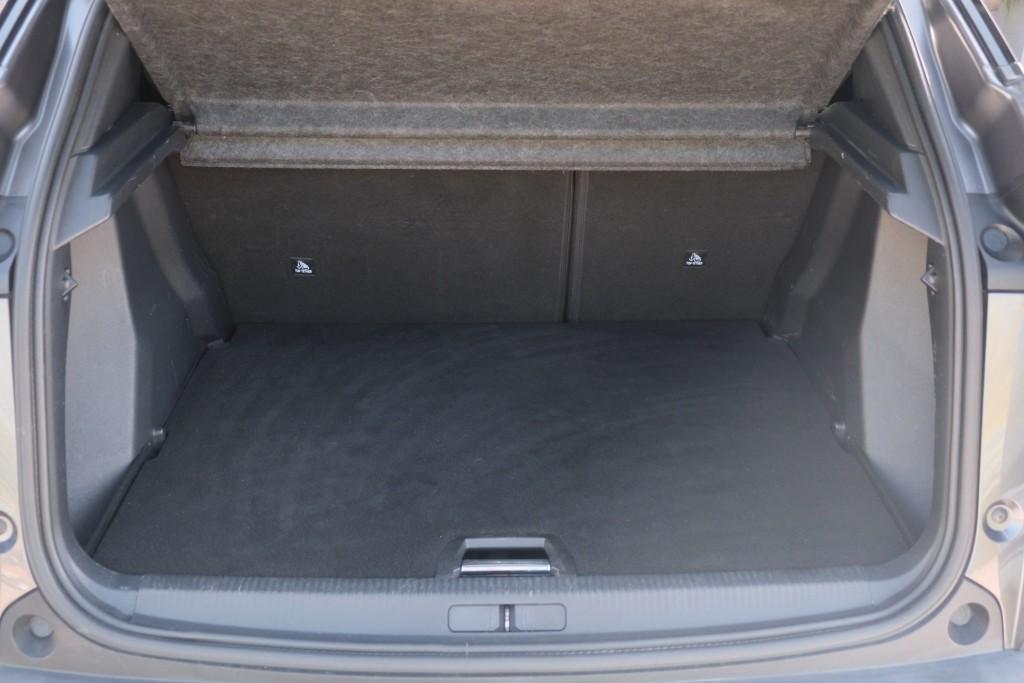 Peugeot 2008 1.2 PureTech 130pk Allure | Navi | App Connect | Climate | Cruise | Camera | Keyless | Trekhaak afbeelding 31