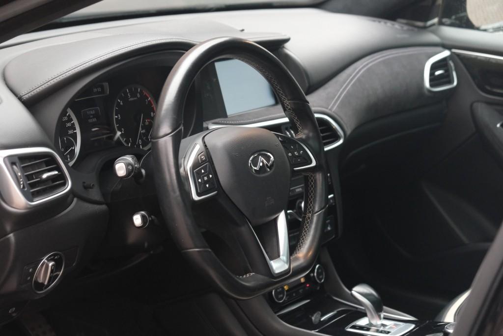 Infiniti Q30 1.6t 165pk Aut. Sport City Black | Climate | Cruise | Panoramadak | Bose® | Alcantara | PDC | Stoelverwarming afbeelding 8