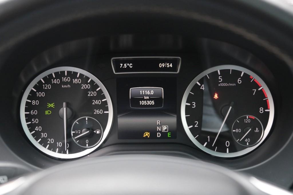Infiniti Q30 1.6t 165pk Aut. Sport City Black | Climate | Cruise | Panoramadak | Bose® | Alcantara | PDC | Stoelverwarming afbeelding 11