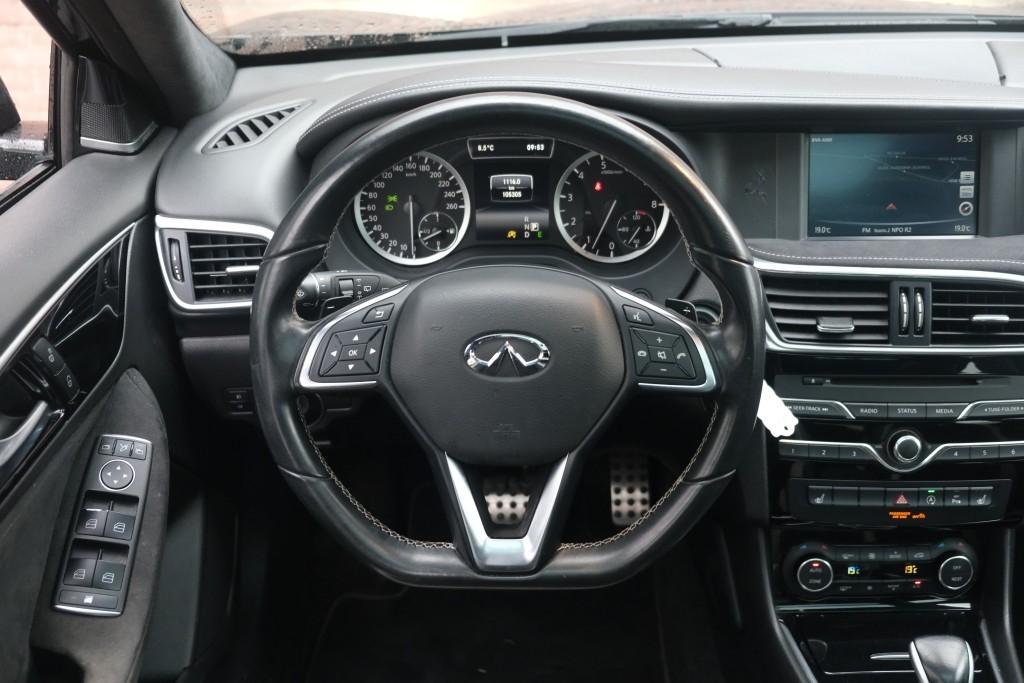 Infiniti Q30 1.6t 165pk Aut. Sport City Black | Climate | Cruise | Panoramadak | Bose® | Alcantara | PDC | Stoelverwarming afbeelding 16
