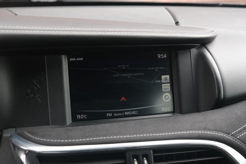 Infiniti Q30 1.6t 165pk Aut. Sport City Black | Climate | Cruise | Panoramadak | Bose® | Alcantara | PDC | Stoelverwarming afbeelding 18