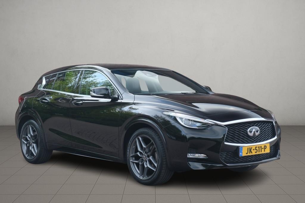 Infiniti Q30 1.6t 165pk Aut. Sport City Black | Climate | Cruise | Panoramadak | Bose® | Alcantara | PDC | Stoelverwarming afbeelding 1