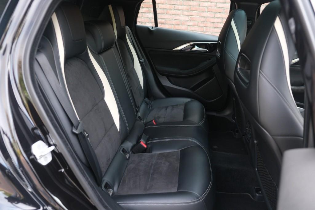 Infiniti Q30 1.6t 165pk Aut. Sport City Black | Climate | Cruise | Panoramadak | Bose® | Alcantara | PDC | Stoelverwarming afbeelding 3