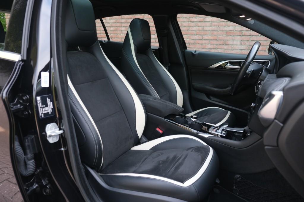 Infiniti Q30 1.6t 165pk Aut. Sport City Black | Climate | Cruise | Panoramadak | Bose® | Alcantara | PDC | Stoelverwarming afbeelding 6