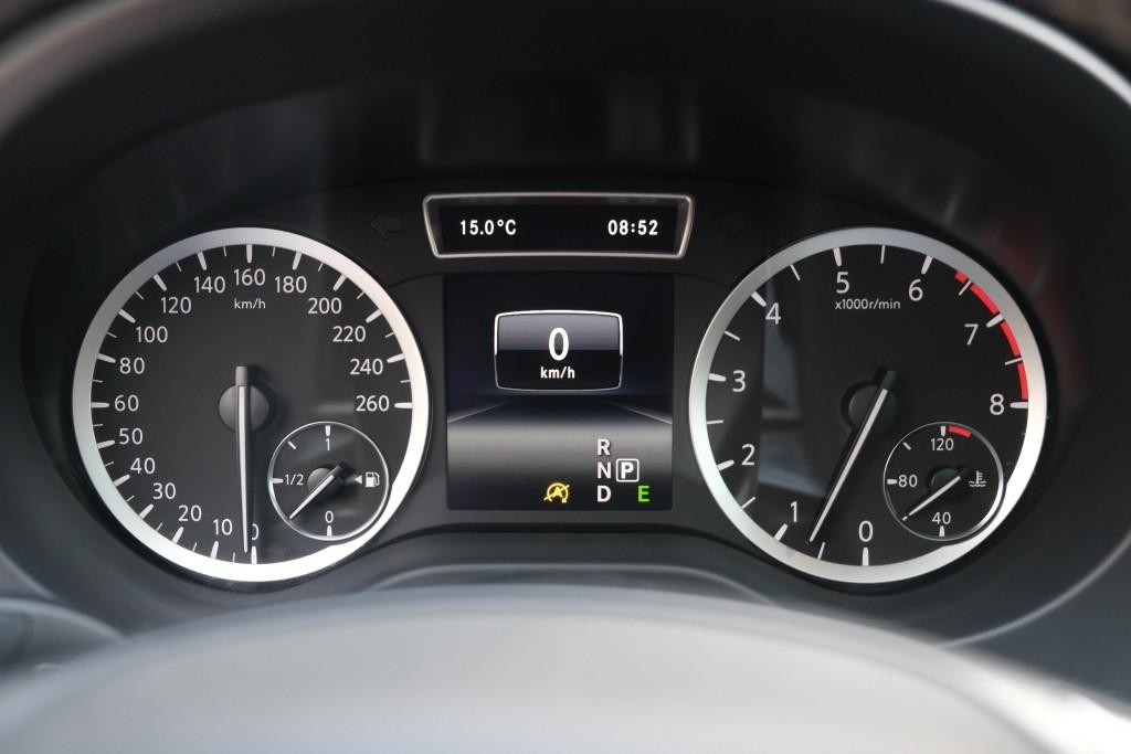 Infiniti Q30 1.6t 165pk Aut. Sport City Black | Climate | Cruise | Panoramadak | Bose® | Alcantara | PDC | Stoelverwarming afbeelding 12