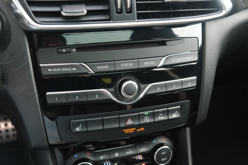 Infiniti Q30 1.6t 165pk Aut. Sport City Black | Climate | Cruise | Panoramadak | Bose® | Alcantara | PDC | Stoelverwarming afbeelding 24