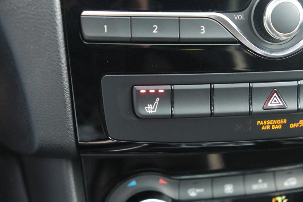 Infiniti Q30 1.6t 165pk Aut. Sport City Black | Climate | Cruise | Panoramadak | Bose® | Alcantara | PDC | Stoelverwarming afbeelding 25