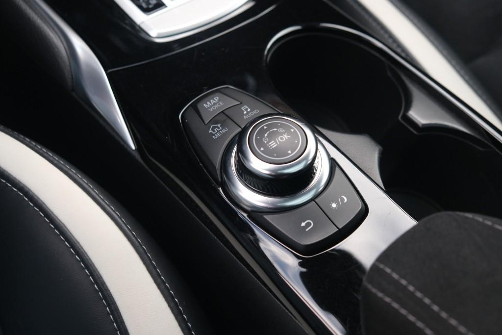 Infiniti Q30 1.6t 165pk Aut. Sport City Black | Climate | Cruise | Panoramadak | Bose® | Alcantara | PDC | Stoelverwarming afbeelding 29