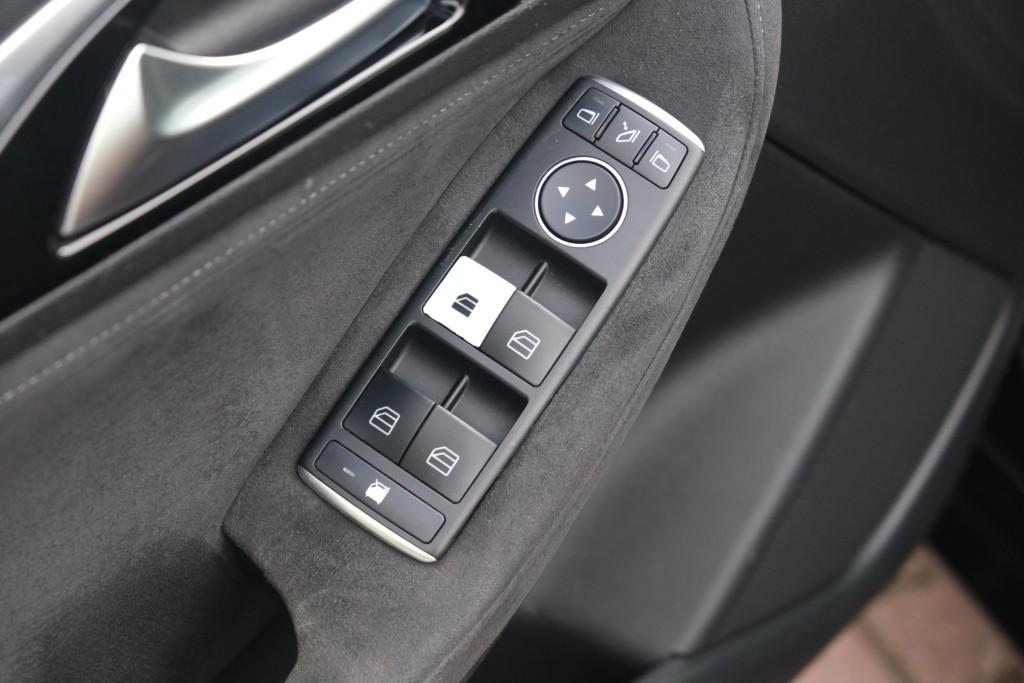 Infiniti Q30 1.6t 165pk Aut. Sport City Black | Climate | Cruise | Panoramadak | Bose® | Alcantara | PDC | Stoelverwarming afbeelding 30