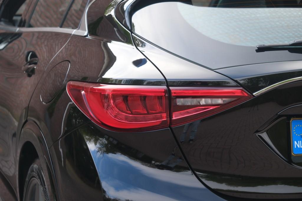 Infiniti Q30 1.6t 165pk Aut. Sport City Black | Climate | Cruise | Panoramadak | Bose® | Alcantara | PDC | Stoelverwarming afbeelding 33