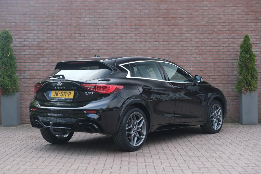 Infiniti Q30 1.6t 165pk Aut. Sport City Black | Climate | Cruise | Panoramadak | Bose® | Alcantara | PDC | Stoelverwarming afbeelding 34