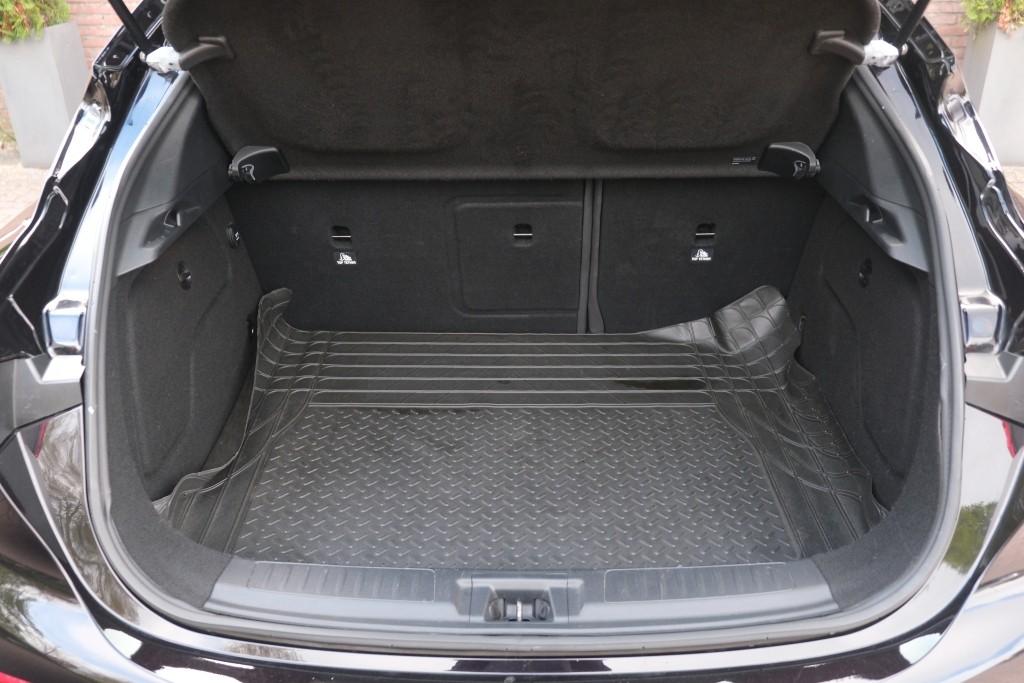 Infiniti Q30 1.6t 165pk Aut. Sport City Black | Climate | Cruise | Panoramadak | Bose® | Alcantara | PDC | Stoelverwarming afbeelding 35