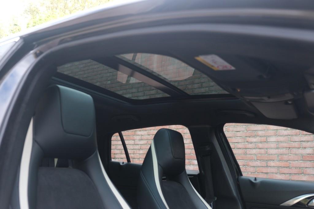 Infiniti Q30 1.6t 165pk Aut. Sport City Black | Climate | Cruise | Panoramadak | Bose® | Alcantara | PDC | Stoelverwarming afbeelding 13