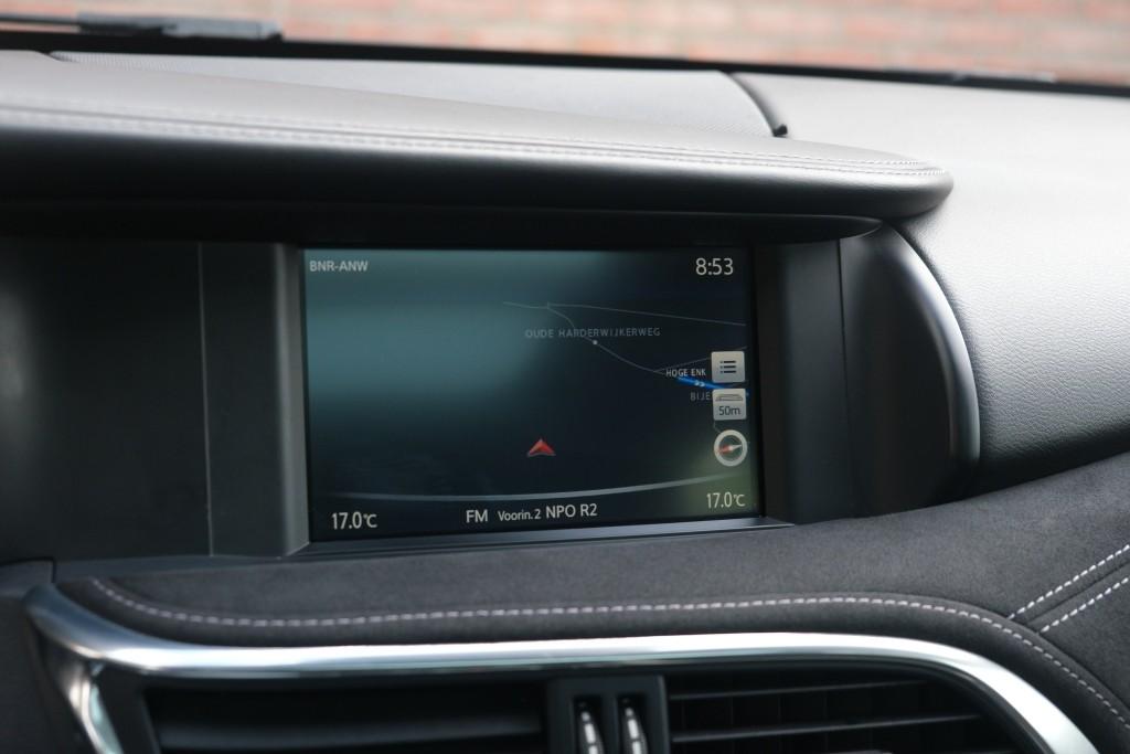 Infiniti Q30 1.6t 165pk Aut. Sport City Black | Climate | Cruise | Panoramadak | Bose® | Alcantara | PDC | Stoelverwarming afbeelding 16
