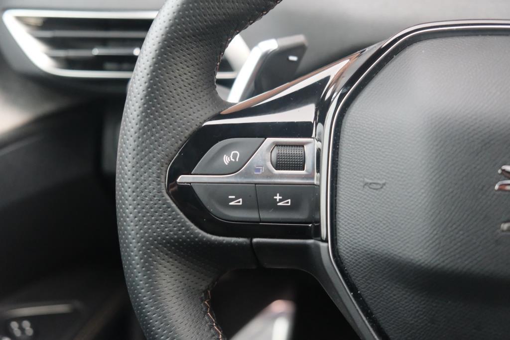 Peugeot 3008 1.2 PureTech 130pk EAT8 GT | Black Pack | Navi | Adaptive Cruise | Keyless | Camera | Elektrische Achterklep afbeelding 9