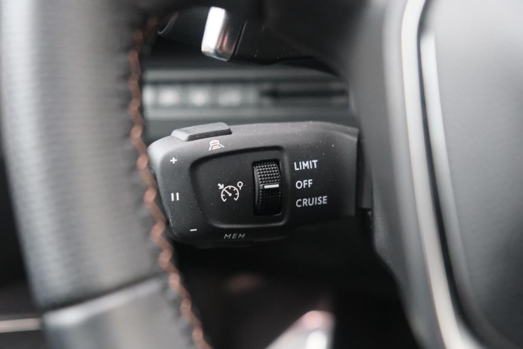 Peugeot 3008 1.2 PureTech 130pk EAT8 GT | Black Pack | Navi | Adaptive Cruise | Keyless | Camera | Elektrische Achterklep afbeelding 11