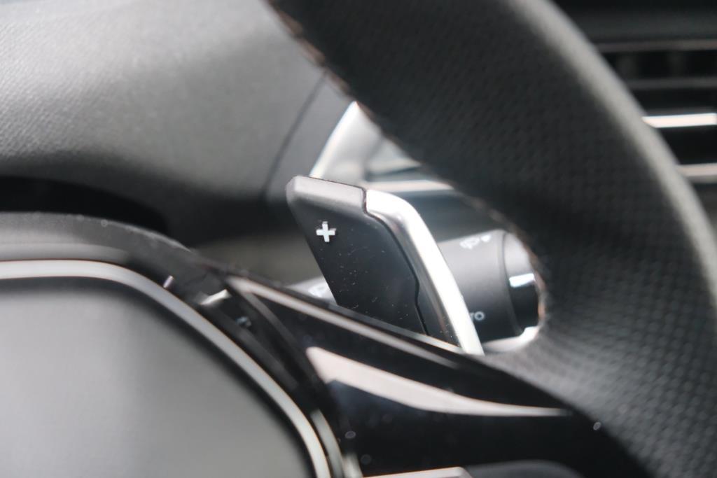 Peugeot 3008 1.2 PureTech 130pk EAT8 GT | Black Pack | Navi | Adaptive Cruise | Keyless | Camera | Elektrische Achterklep afbeelding 12