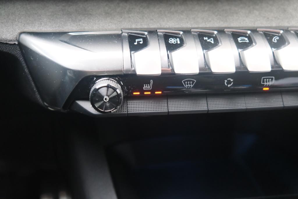 Peugeot 3008 1.2 PureTech 130pk EAT8 GT | Black Pack | Navi | Adaptive Cruise | Keyless | Camera | Elektrische Achterklep afbeelding 24