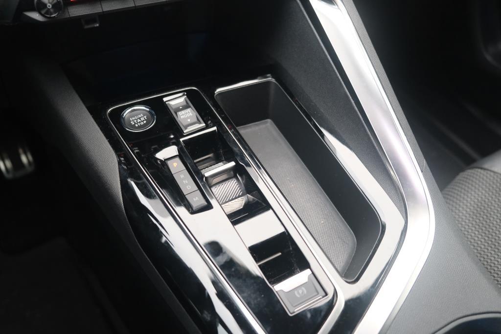 Peugeot 3008 1.2 PureTech 130pk EAT8 GT | Black Pack | Navi | Adaptive Cruise | Keyless | Camera | Elektrische Achterklep afbeelding 25