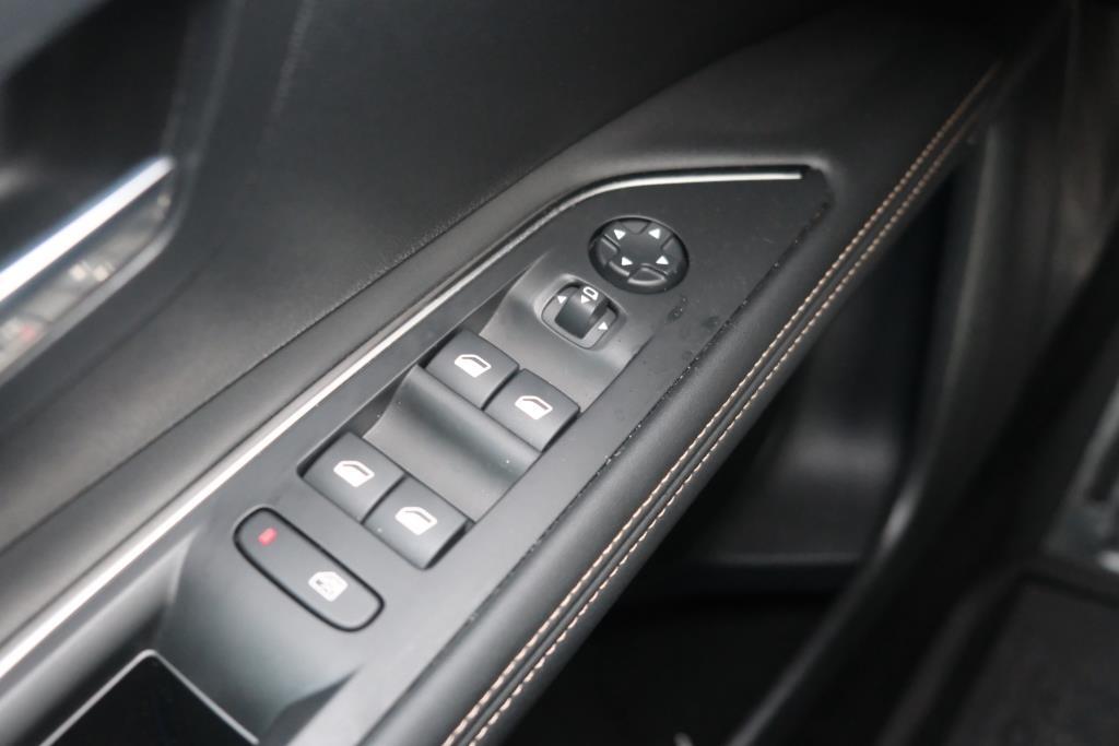 Peugeot 3008 1.2 PureTech 130pk EAT8 GT | Black Pack | Navi | Adaptive Cruise | Keyless | Camera | Elektrische Achterklep afbeelding 26