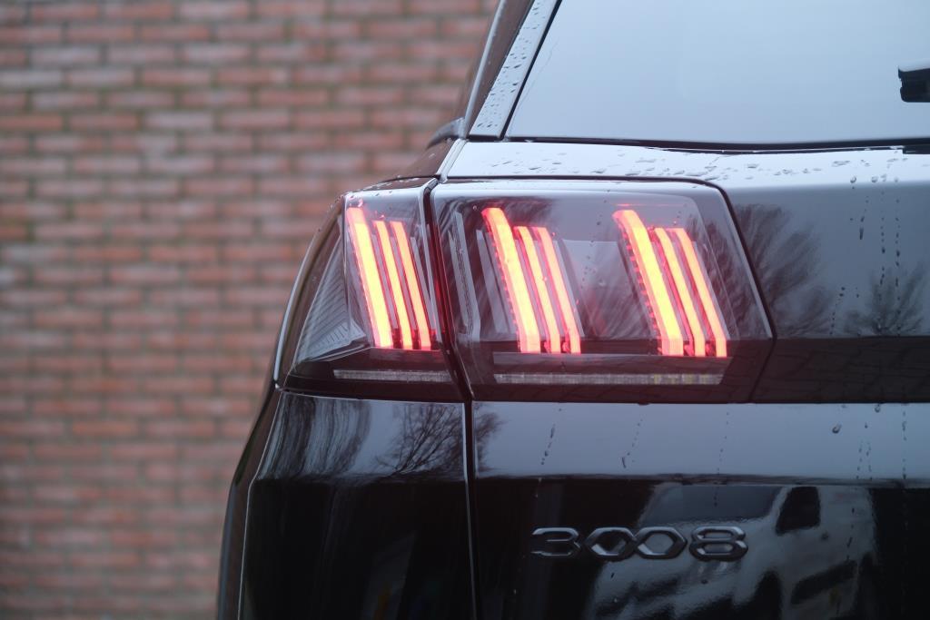 Peugeot 3008 1.2 PureTech 130pk EAT8 GT | Black Pack | Navi | Adaptive Cruise | Keyless | Camera | Elektrische Achterklep afbeelding 29