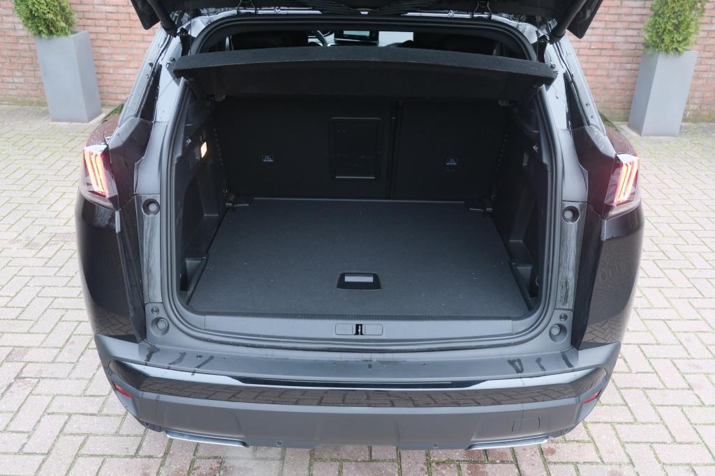 Peugeot 3008 1.2 PureTech 130pk EAT8 GT | Black Pack | Navi | Adaptive Cruise | Keyless | Camera | Elektrische Achterklep afbeelding 31