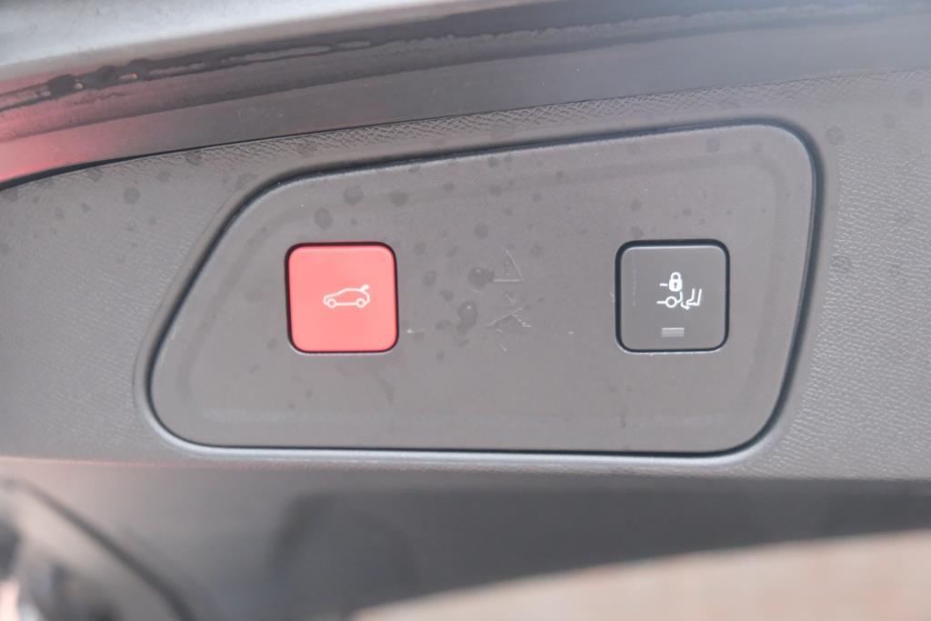 Peugeot 3008 1.2 PureTech 130pk EAT8 GT | Black Pack | Navi | Adaptive Cruise | Keyless | Camera | Elektrische Achterklep afbeelding 32