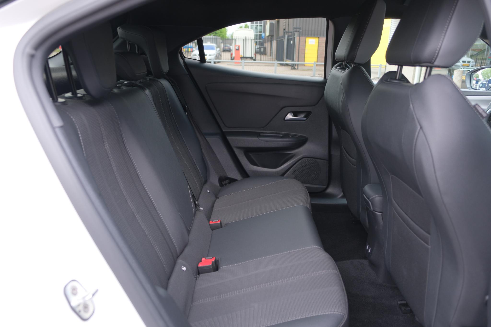 Opel Mokka 1.2 Turbo 130pk EAT8 GS | Nieuw Model ! | App Connect | Climate | Cruise | Camera | PDC afbeelding 8