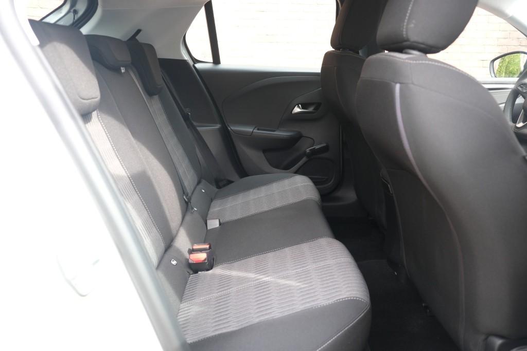 Opel Corsa 1.2 75pk Edition | Navi | App Connect | Airco | Cruise | Full LED | PDC | 16" velgen afbeelding 3