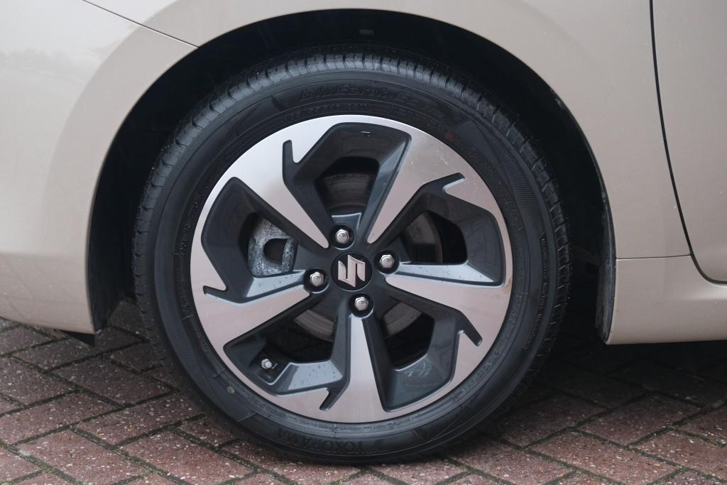 Suzuki Swift 1.2 82pk Style Smart Hybrid | Navi | App Connect | Climate | Adaptive Cruise | Camera | Keyless | Stoelverwarming afbeelding 25