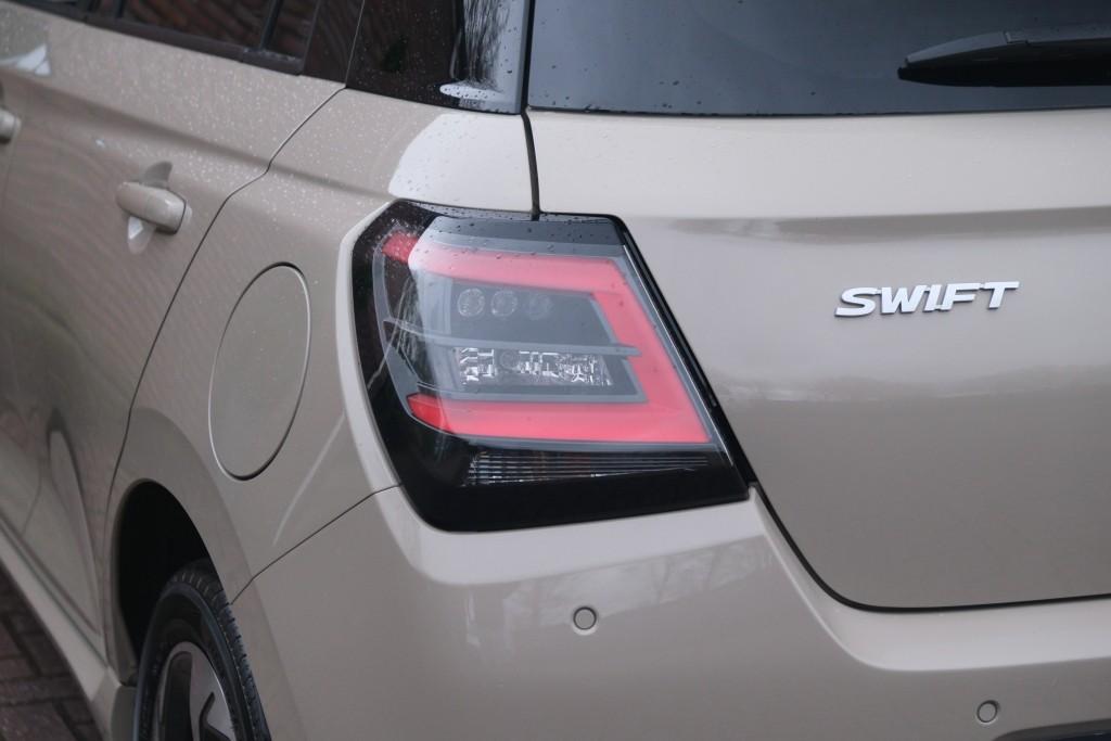 Suzuki Swift 1.2 82pk Style Smart Hybrid | Navi | App Connect | Climate | Adaptive Cruise | Camera | Keyless | Stoelverwarming afbeelding 26