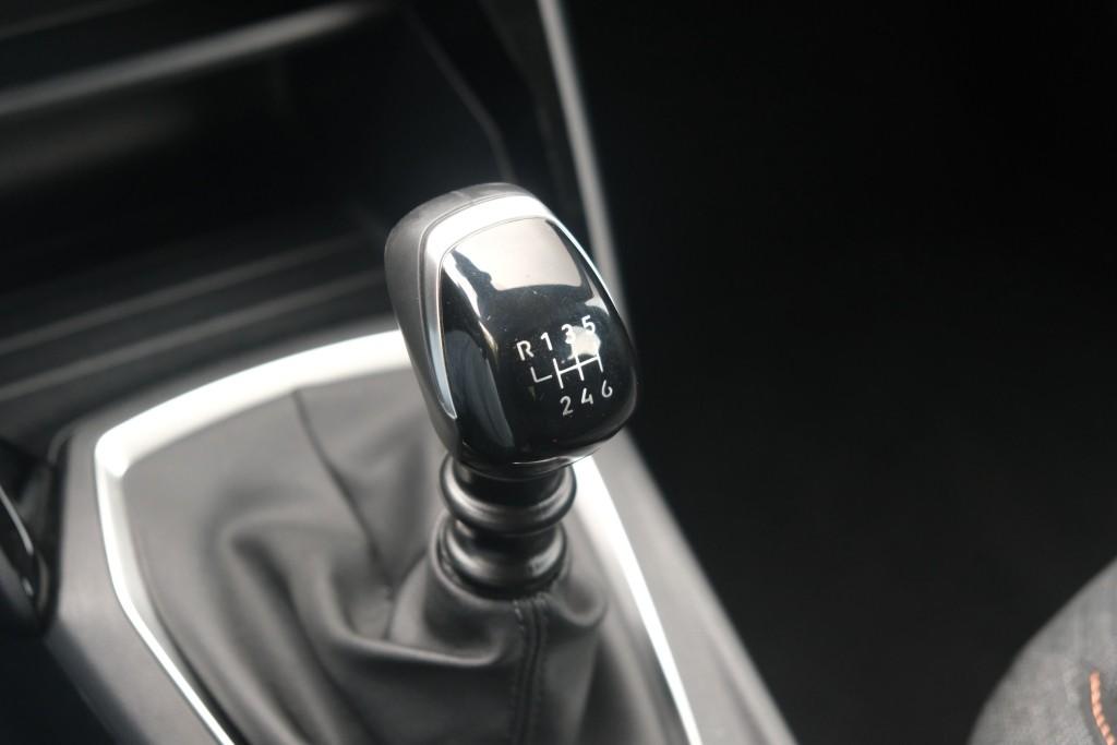 Peugeot 208 1.2 PureTech 100pk Style | App Connect | Climate | Cruise | DAB | PDC afbeelding 22
