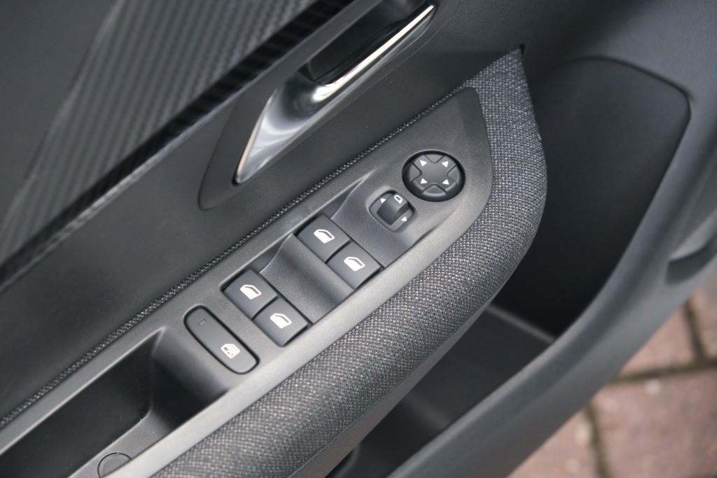 Peugeot 208 1.2 PureTech 100pk Style | App Connect | Climate | Cruise | DAB | PDC afbeelding 23