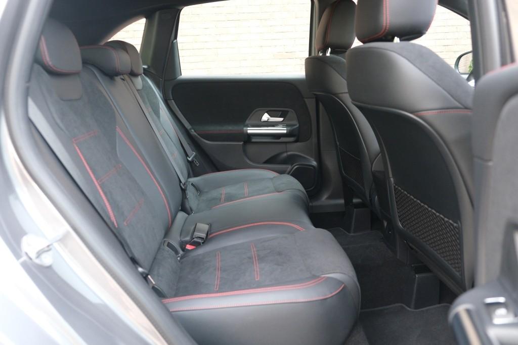 Mercedes-Benz B-Klasse 250 e 218pk 8G-DCT Business Solution AMG Limited | Navi | App Connect | Climate | Cruise | Camera | Alcantara afbeelding 4