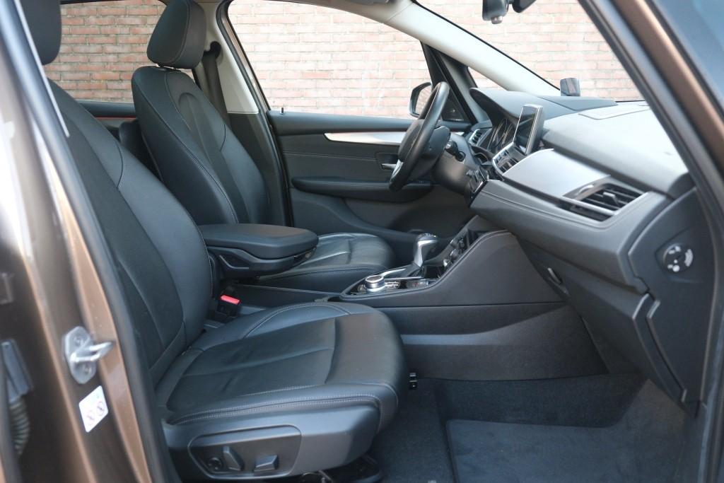 BMW 2 Serie 225xe iPerformance Active Tourer High Executive | SOH 87% | Navi | App Connect | Panoramadak | Keyless | Harman Kardon | Elektrische Achterklep | Camera afbeelding 4