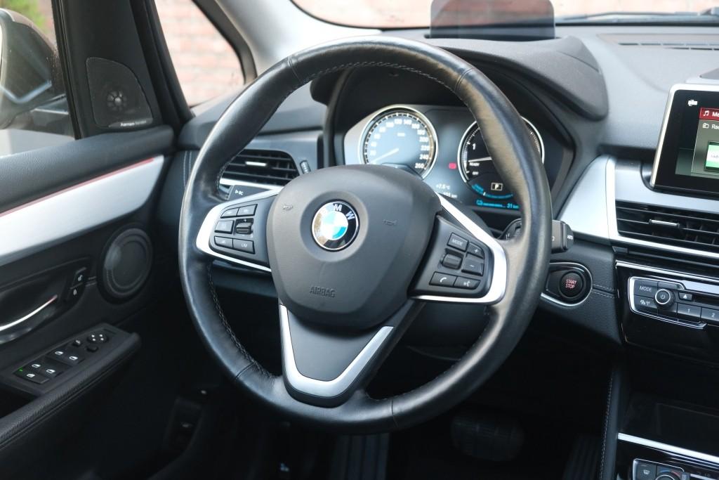 BMW 2 Serie 225xe iPerformance Active Tourer High Executive | SOH 87% | Navi | App Connect | Panoramadak | Keyless | Harman Kardon | Elektrische Achterklep | Camera afbeelding 13