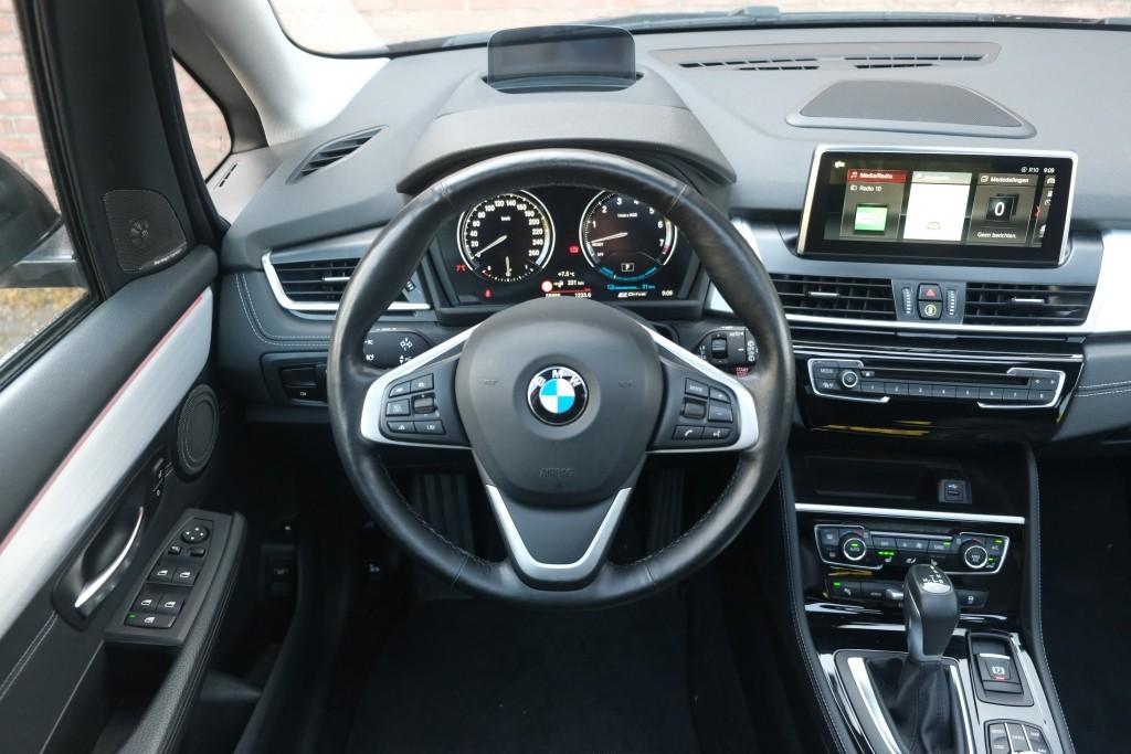 BMW 2 Serie 225xe iPerformance Active Tourer High Executive | SOH 87% | Navi | App Connect | Panoramadak | Keyless | Harman Kardon | Elektrische Achterklep | Camera afbeelding 16