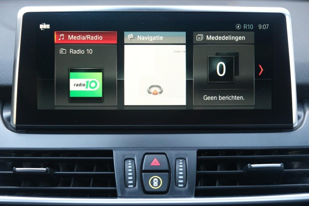 BMW 2 Serie 225xe iPerformance Active Tourer High Executive | SOH 87% | Navi | App Connect | Panoramadak | Keyless | Harman Kardon | Elektrische Achterklep | Camera afbeelding 18