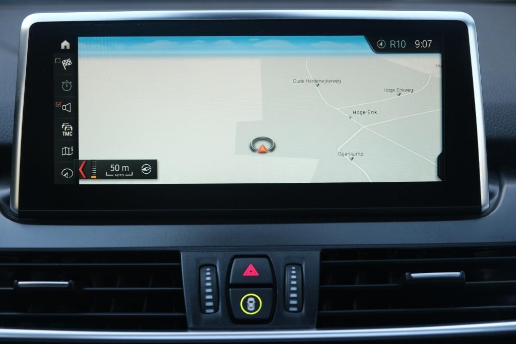 BMW 2 Serie 225xe iPerformance Active Tourer High Executive | SOH 87% | Navi | App Connect | Panoramadak | Keyless | Harman Kardon | Elektrische Achterklep | Camera afbeelding 19