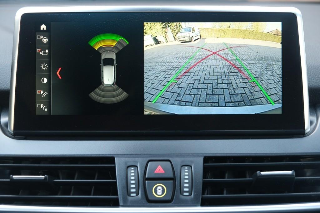 BMW 2 Serie 225xe iPerformance Active Tourer High Executive | SOH 87% | Navi | App Connect | Panoramadak | Keyless | Harman Kardon | Elektrische Achterklep | Camera afbeelding 24