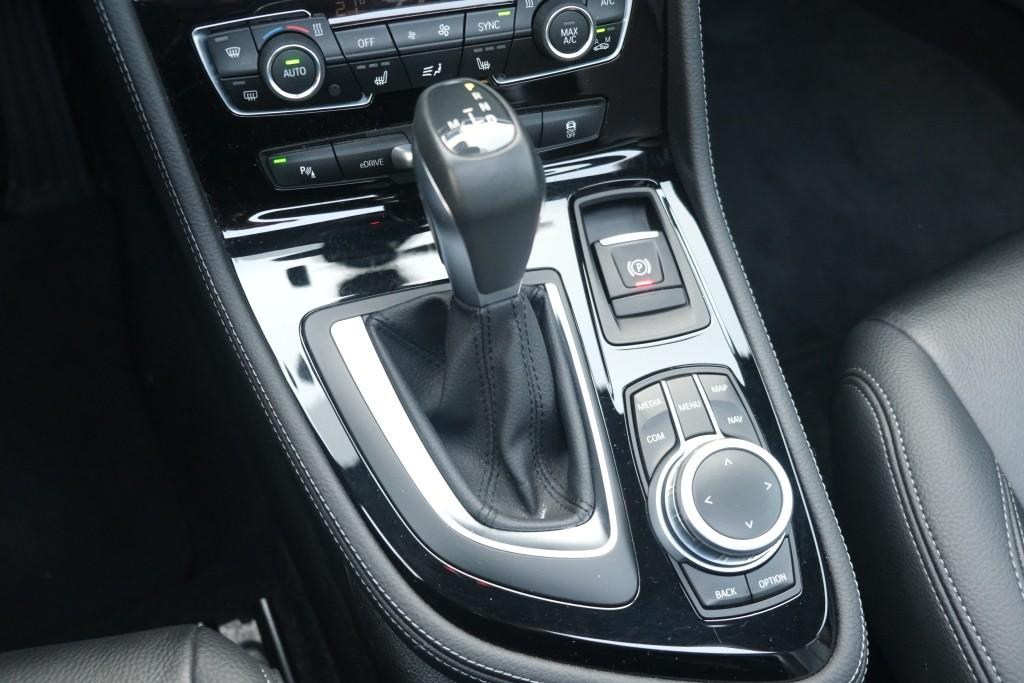 BMW 2 Serie 225xe iPerformance Active Tourer High Executive | SOH 87% | Navi | App Connect | Panoramadak | Keyless | Harman Kardon | Elektrische Achterklep | Camera afbeelding 25