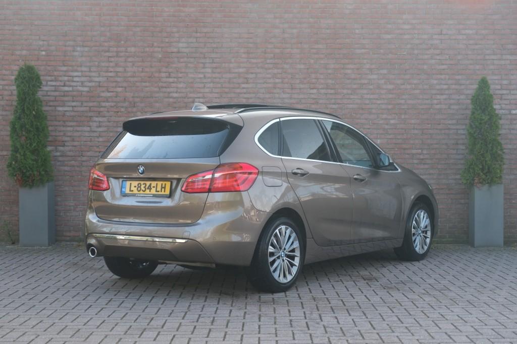 BMW 2 Serie 225xe iPerformance Active Tourer High Executive | SOH 87% | Navi | App Connect | Panoramadak | Keyless | Harman Kardon | Elektrische Achterklep | Camera afbeelding 35