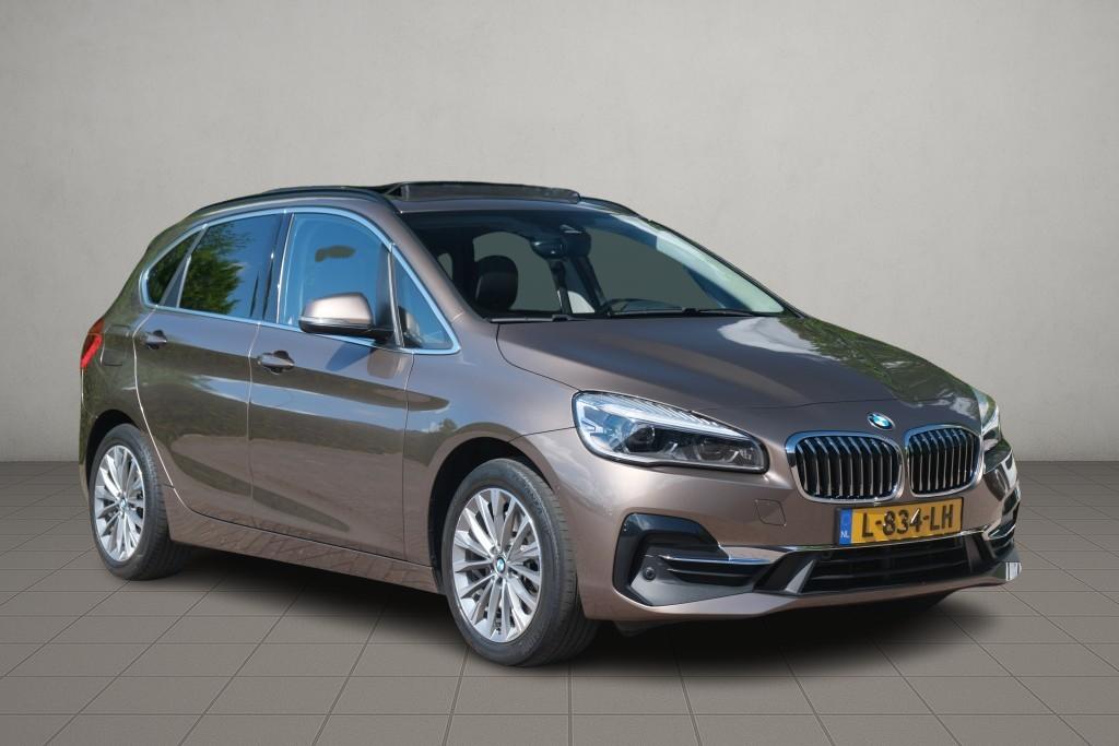BMW 2 Serie 225xe iPerformance Active Tourer High Executive | SOH 87% | Navi | App Connect | Panoramadak | Keyless | Harman Kardon | Elektrische Achterklep | Camera afbeelding 1