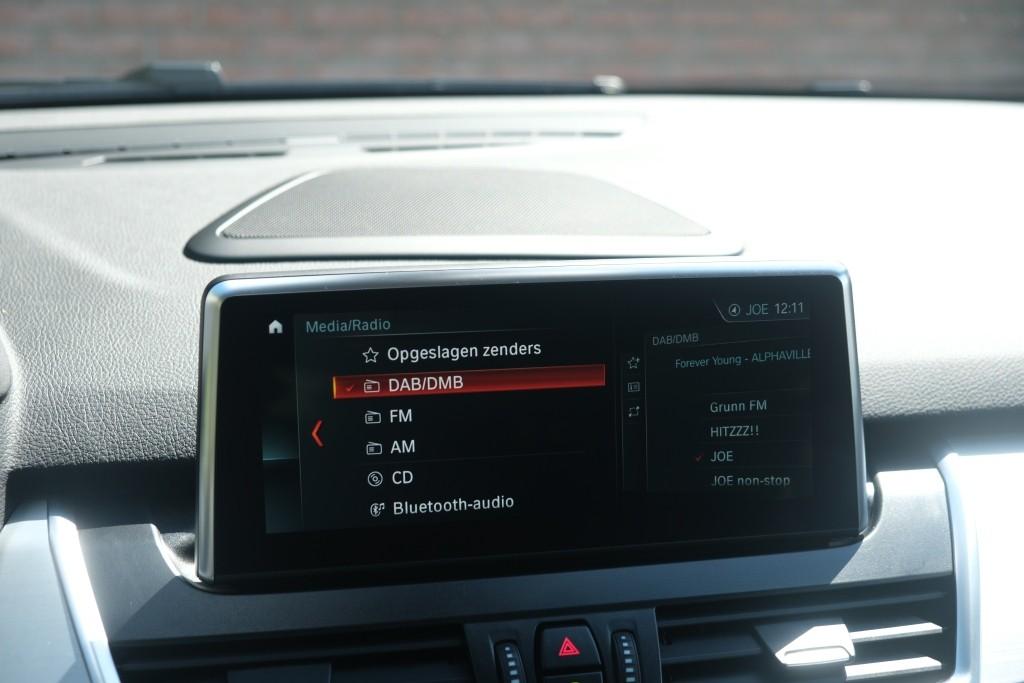BMW 2 Serie 225xe iPerformance Active Tourer High Executive | SOH 87% | Navi | App Connect | Panoramadak | Keyless | Harman Kardon | Elektrische Achterklep | Camera afbeelding 19