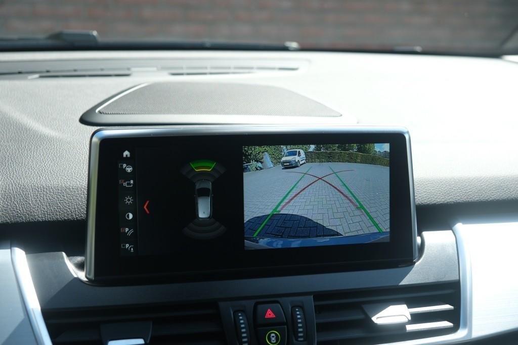 BMW 2 Serie 225xe iPerformance Active Tourer High Executive | SOH 87% | Navi | App Connect | Panoramadak | Keyless | Harman Kardon | Elektrische Achterklep | Camera afbeelding 21