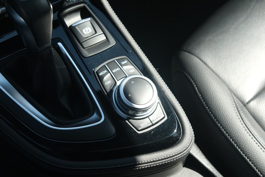 BMW 2 Serie 225xe iPerformance Active Tourer High Executive | SOH 87% | Navi | App Connect | Panoramadak | Keyless | Harman Kardon | Elektrische Achterklep | Camera afbeelding 27