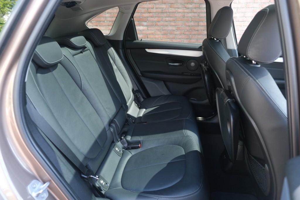 BMW 2 Serie 225xe iPerformance Active Tourer High Executive | SOH 87% | Navi | App Connect | Panoramadak | Keyless | Harman Kardon | Elektrische Achterklep | Camera afbeelding 3