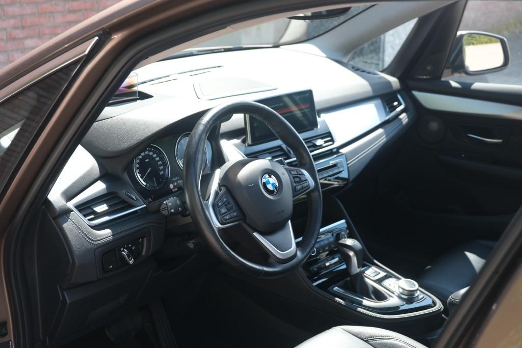 BMW 2 Serie 225xe iPerformance Active Tourer High Executive | SOH 87% | Navi | App Connect | Panoramadak | Keyless | Harman Kardon | Elektrische Achterklep | Camera afbeelding 8