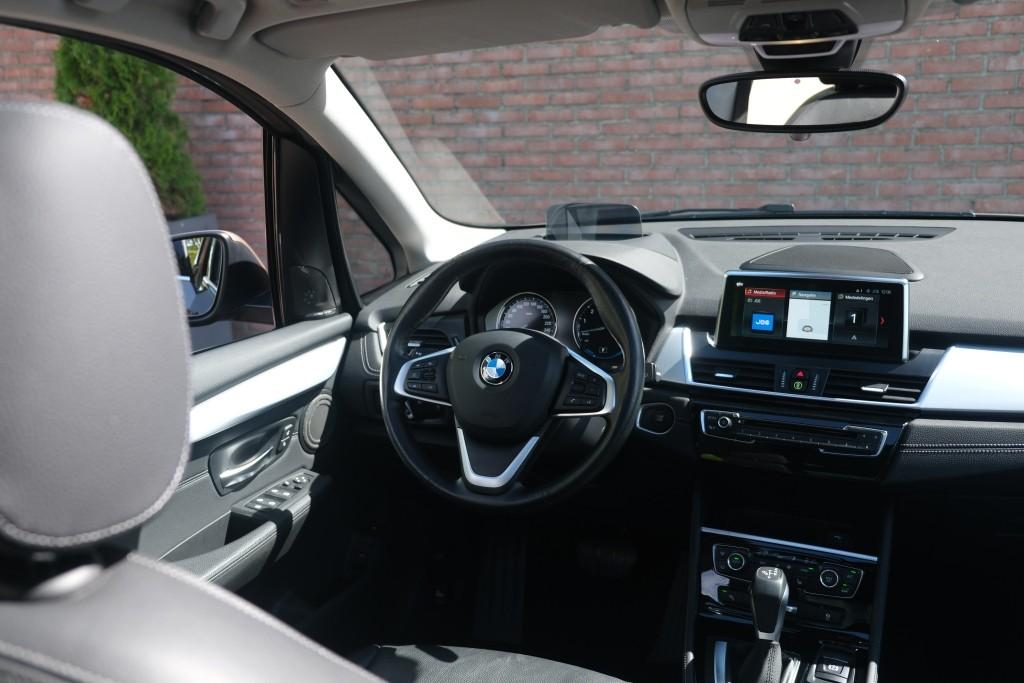BMW 2 Serie 225xe iPerformance Active Tourer High Executive | SOH 87% | Navi | App Connect | Panoramadak | Keyless | Harman Kardon | Elektrische Achterklep | Camera afbeelding 13